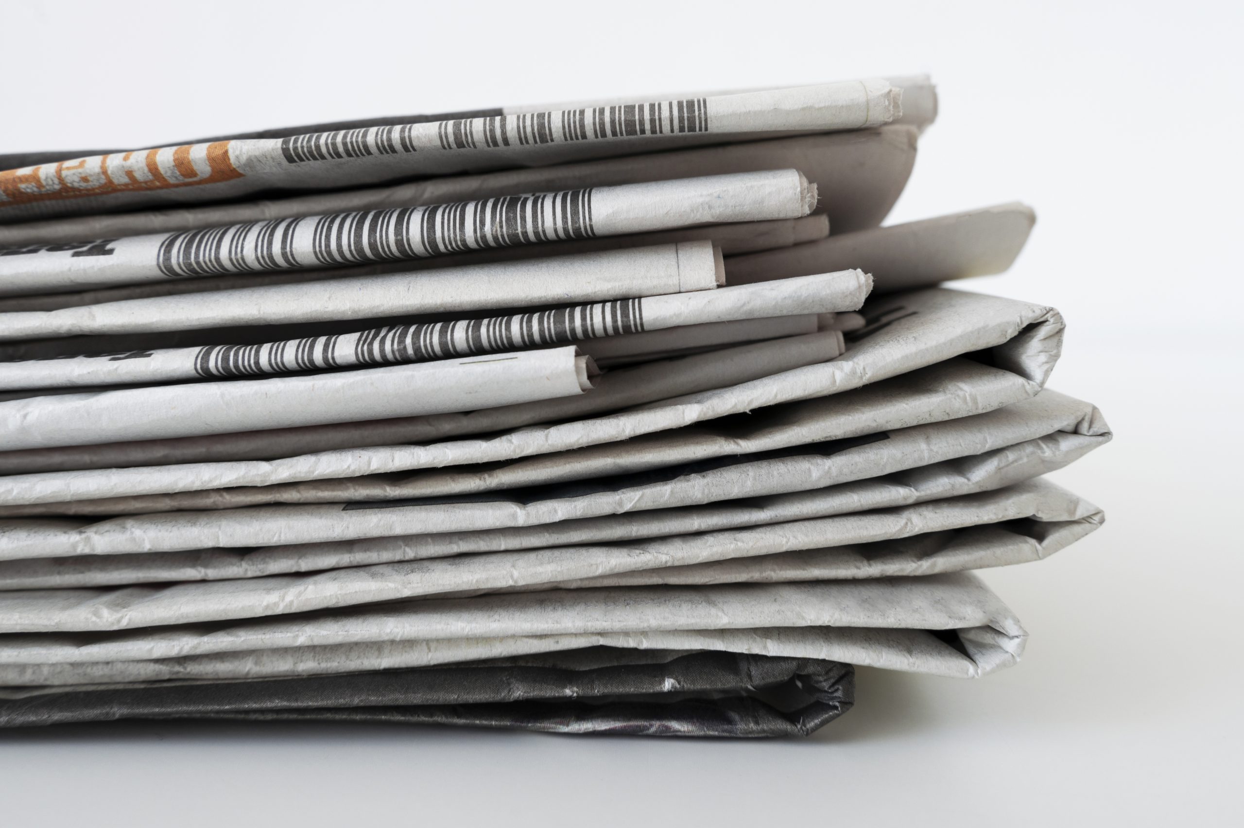 Espace Presse - Projet Liberté C'est une photo présentant une pile de journaux